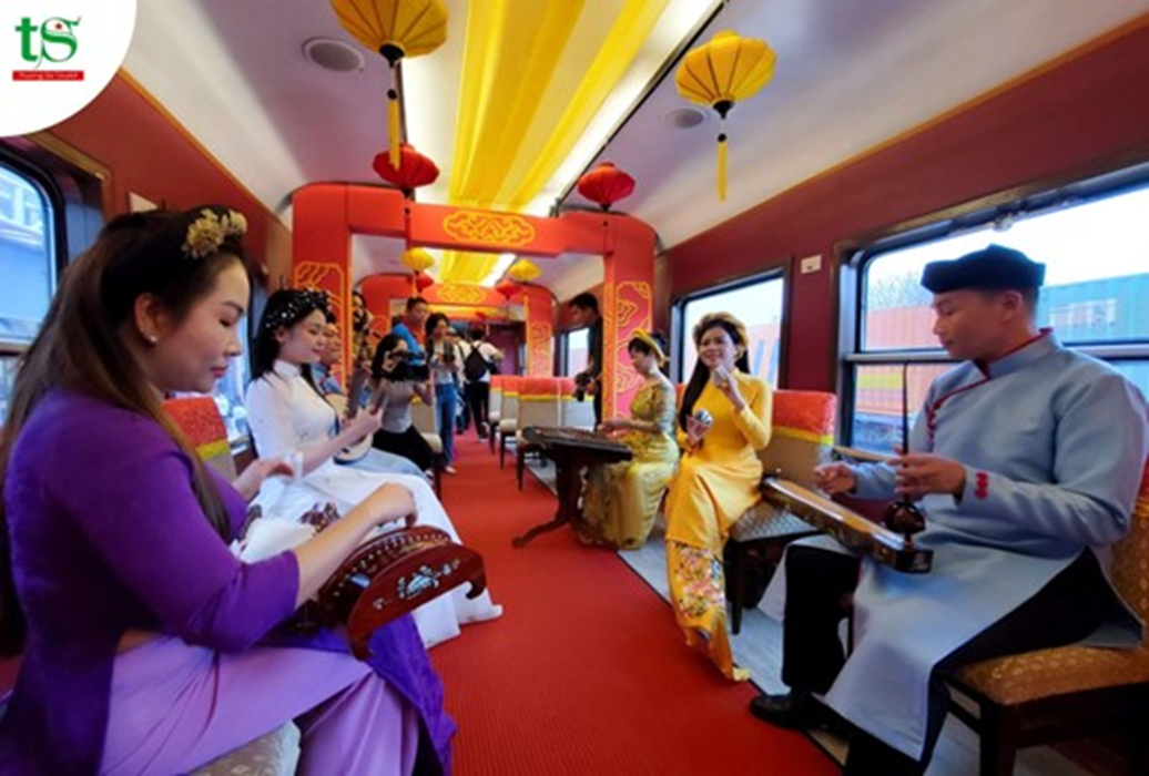 Tour-tau-hoa-du-lich-1-ngay-Da-Nang-Hue(7)