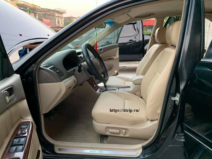 bang-gia-thue-xe-toyota-camry-tai-da-nang-hue-hoi-an%20(1)
