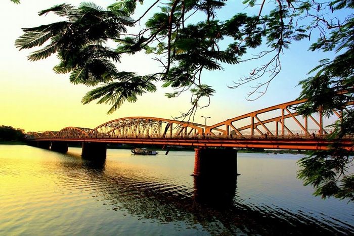 Cau-Truong-Tien-Hue-tour-Da-Nang-Hue-3ngay-2dem