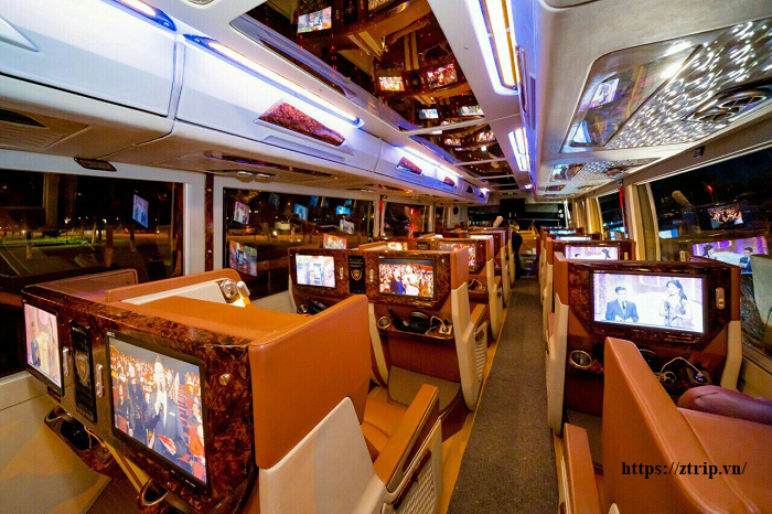 cho-thue-univeres-limousine-26-cho-da-nang%20(3)