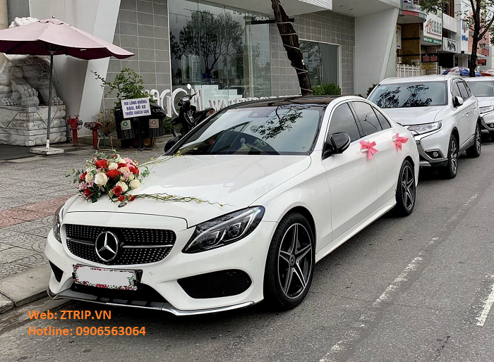 cho-thue-xe-cuoi%20mercedes-benz-c200-tai-da-nang-xe-ruoc-dau-(4)