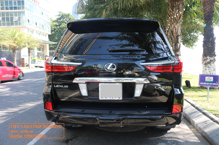 cho-thue-xe-lexus-lx570-don-khach-vip-tai-san-bay-da-nang-(4)