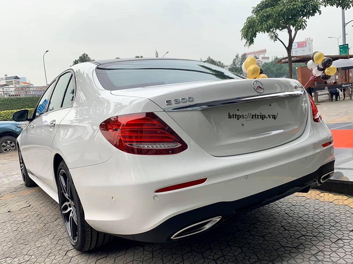 cho-thue-xe-mercedes-e300-gia-re-da-nang%20(1)
