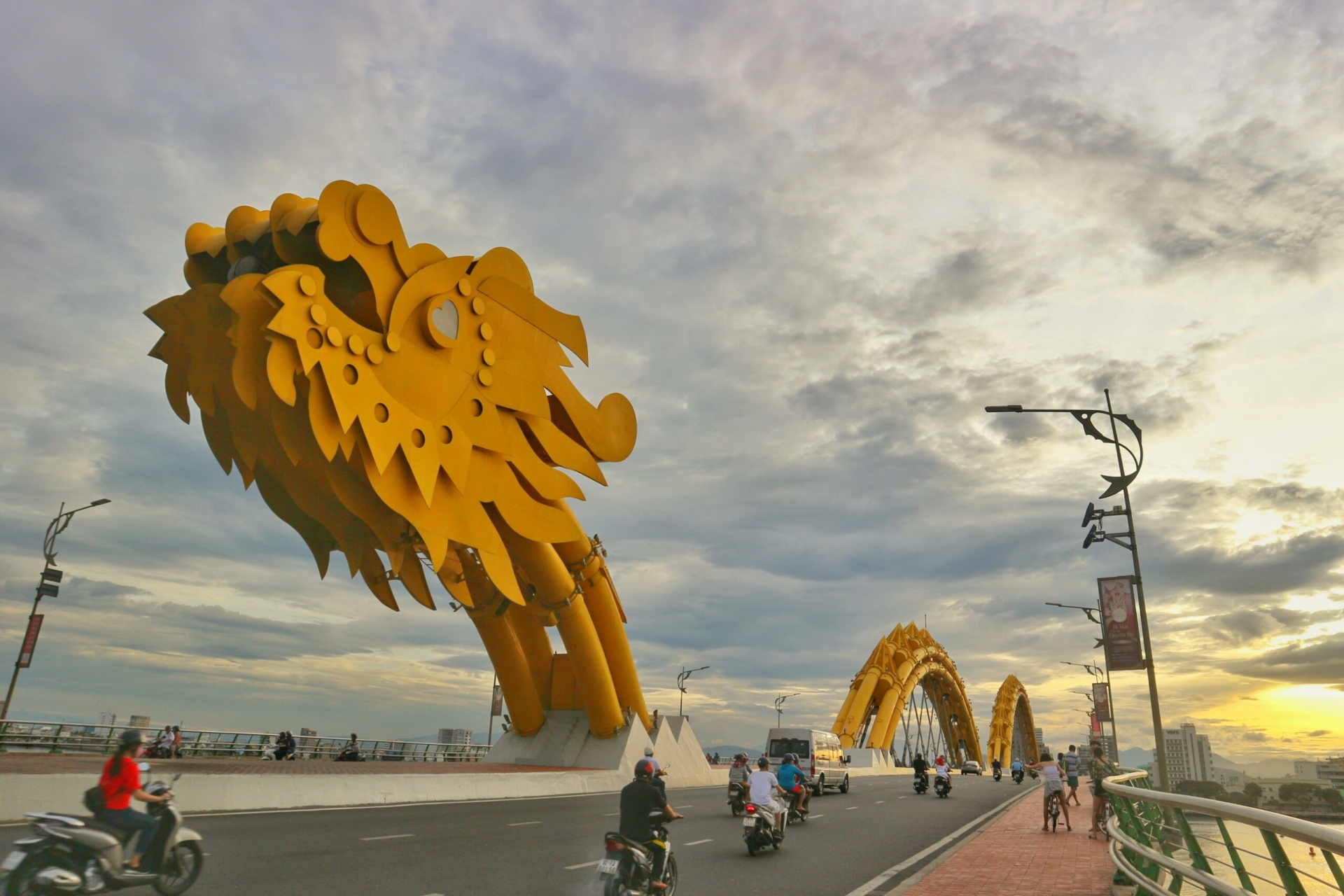 Cầu Rồng Đà Nẵng, Tour một ngày đi Bà Nà khởi hành từ Đà Nẵng