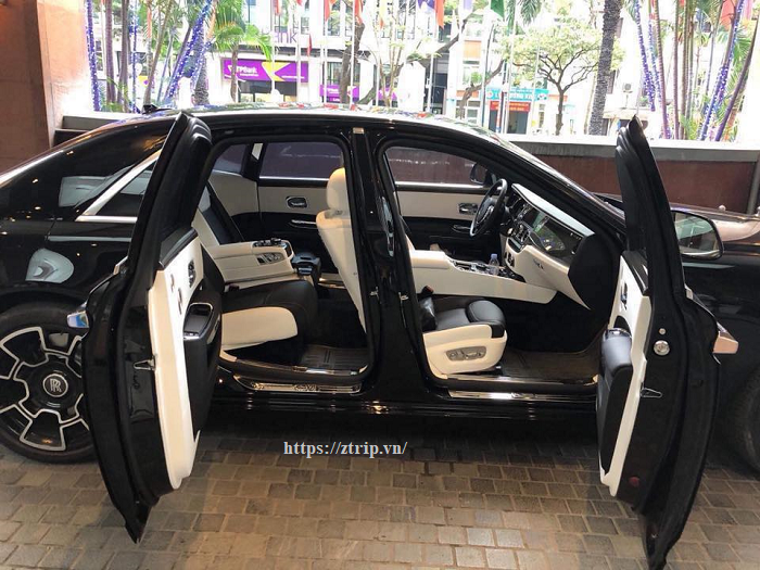 rolls-royce-cho-thue-dam-cuoi-tai-da-nang%20(3)
