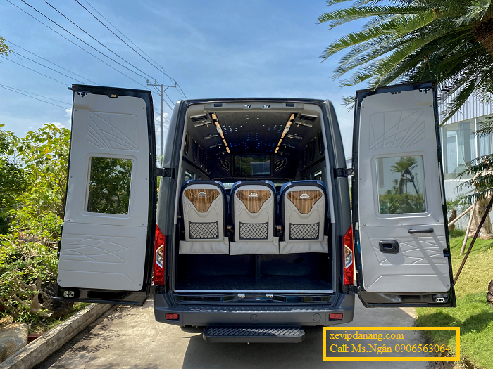 thue-e-limousine-12ghe-di-danh-golf-tai-da-nang%20(4)