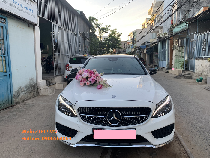 thue-xe-cuoi%20mercedes-benz-c200-tai-da-nang-xe-ruoc-dau-(4).