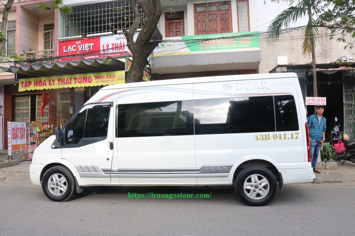 thue-xe-limousine-9ghe-da-nang-di-chu-lai-gia-re%20(1)