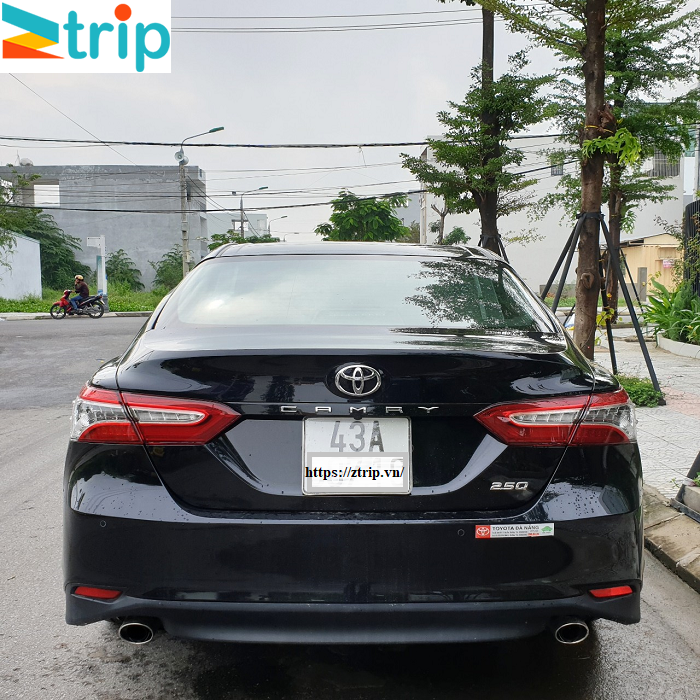 xe-toyota-camry-don-tien-san-bay-da-nang%20(3)