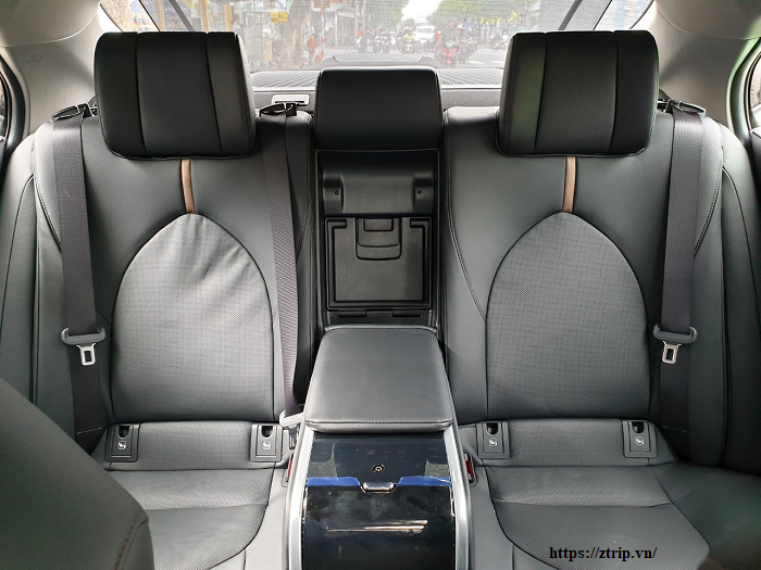 xe-toyota-camry-don-tien-san-bay-da-nang%20(4)