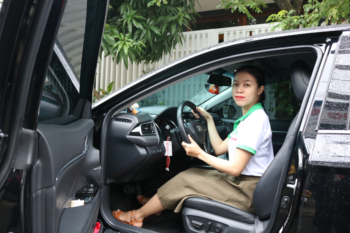 Cho thuê xe Toyota Camry 4 chỗ tại Hội An