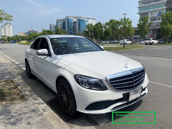 Cho thuê xe Mercedes màu trắng chạy sự kiện tại Đà Nẵng – Huế.